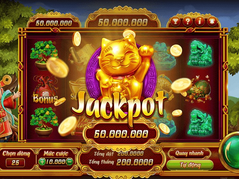Hình ảnh game bài 'Đại Chiến Poker' với bàn chơi và quân bài.